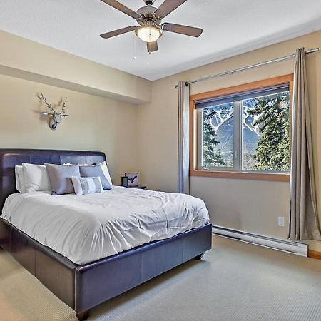 Spectacular Mountain View Corner Unit Pool Hot Tub Park Pass Apartment Canmore Ngoại thất bức ảnh