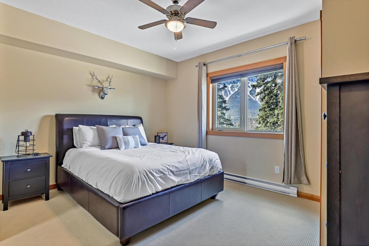 Spectacular Mountain View Corner Unit Pool Hot Tub Park Pass Apartment Canmore Ngoại thất bức ảnh