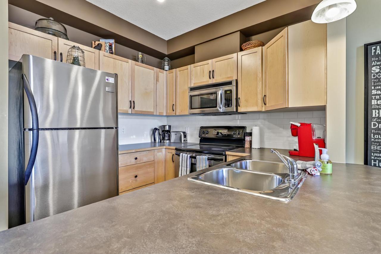 Spectacular Mountain View Corner Unit Pool Hot Tub Park Pass Apartment Canmore Ngoại thất bức ảnh