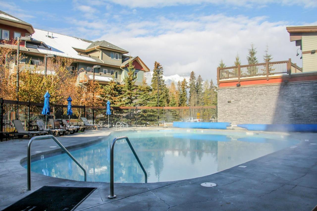 Spectacular Mountain View Corner Unit Pool Hot Tub Park Pass Apartment Canmore Ngoại thất bức ảnh